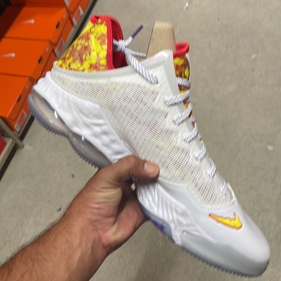 Nike Lebron XIX low - Picture 2 of 9